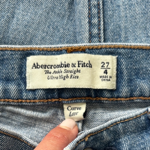 Abercrombie & Fitch Women's High Rise Jeans - Medium Blue - Picture 4 of 4